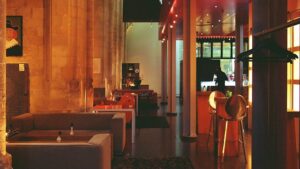 Read more about the article Comment jouer sur un casino en ligne Suisse dans un hotel en France ?
